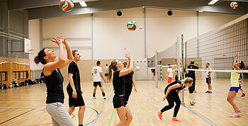 Volleyball in der Ballsporthalle